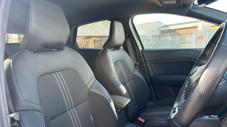 Renault Captur 1.6 E-Tech full hybrid 145 Engineered 5dr Auto Hybrid Hatchback